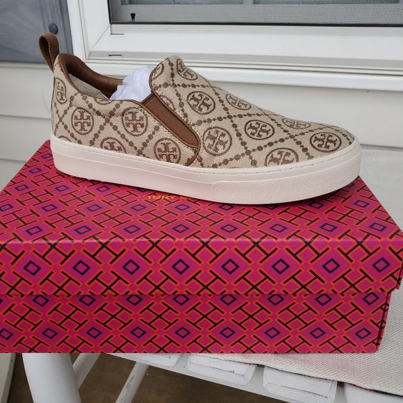 スニーカー Tory Burch Sneakers & Slip-On Beige Tory Burch | Shoes | Tory T Monogram Slip On Sneaker | Poshmark